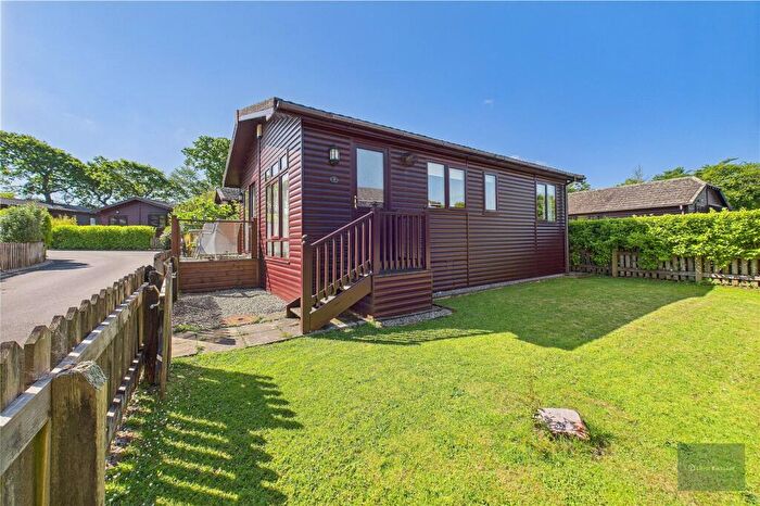 2 Bedroom Bungalow For Sale In The Thatches, Devon, PL21