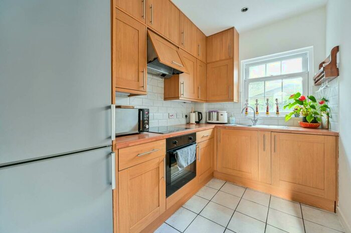 2 Bedroom Flat To Rent In Sophia Square, Rotherhithe, London, SE16