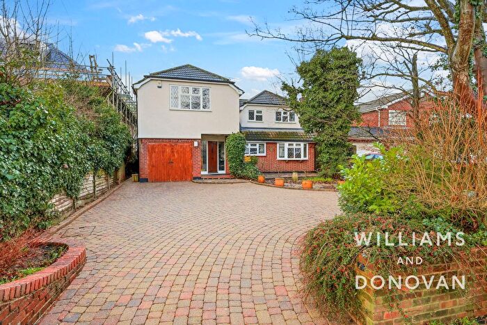 4 Bedroom Detached House For Sale In The Chase, Thundersley, SS7