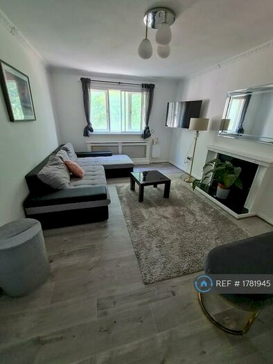 3 Bedroom Maisonette To Rent In Mickledore, London, NW1