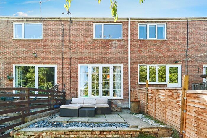 2 Bedroom House To Rent In Post Hill Court, Leeds, LS12