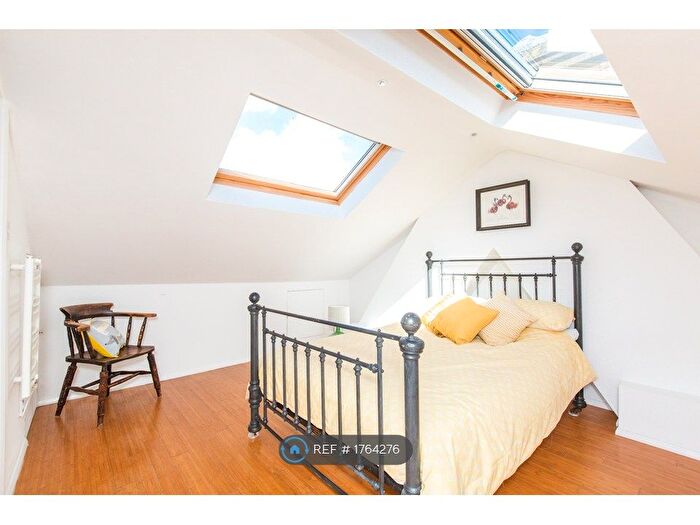 3 Bedroom Maisonette To Rent In Ditchling Rise, Brighton, BN1