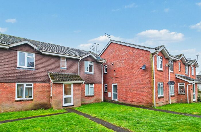 1 Bedroom Flat For Sale In Mimosa Close, Bordon, GU35