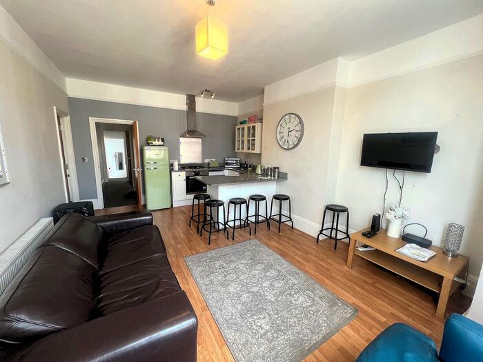 2 Bedroom Flat To Rent In Elphinstone Road, Southsea, PO5