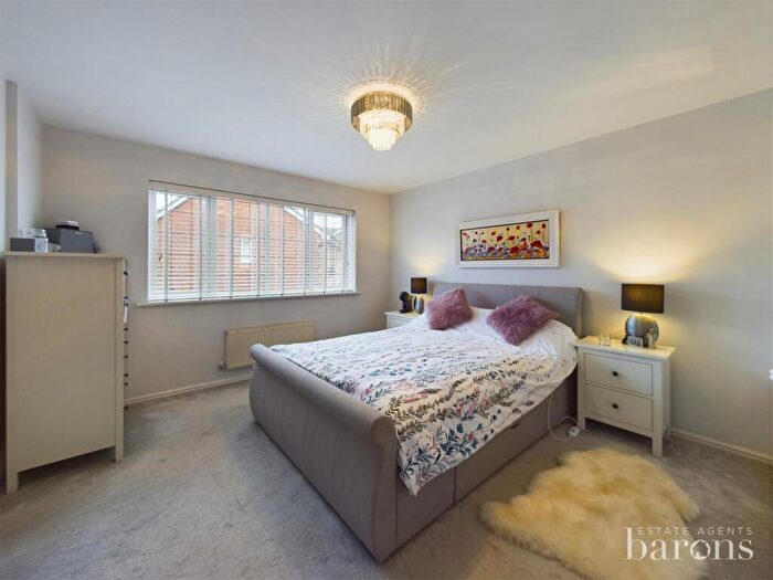 4 Bedroom Detached House For Sale In Vespasian Gardens, Basingstoke, RG24