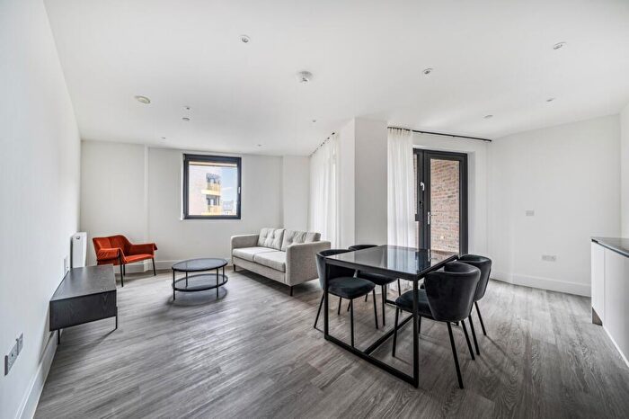 2 Bedroom Flat To Rent In Medway Street Chatham, ME4