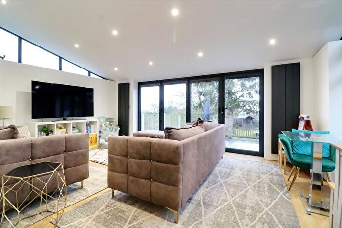 2 Bedroom Semi-Detached House For Sale In Upperthorpe Hill, Westwoodside, Doncaster, Lincolnshire, DN9
