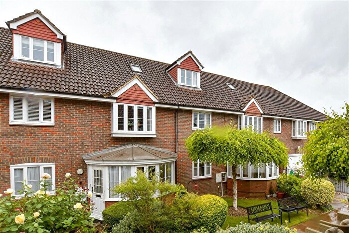 2 Bedroom Flat For Sale In High Street, Banstead, Surrey, SM7