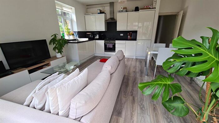 1 Bedroom Flat For Sale In Alexandra Road, Turnpike Lane, N8