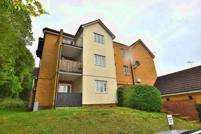 2 Bedroom Flat To Rent In Harris Green, Dunmow, CM6