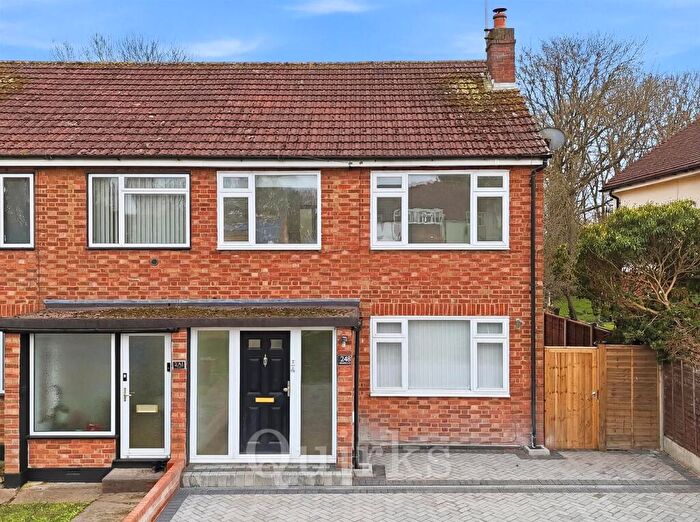3 Bedroom End Of Terrace House For Sale In Outwood Common Road, Billericay, CM11