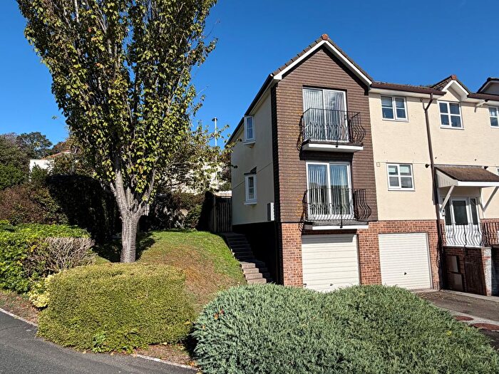 2 Bedroom Flat For Sale In White Friars Lane, St. Judes, PL4