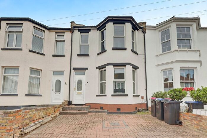 4 Bedroom Terraced House For Sale In Linton Road, Southend-On-Sea, SS3