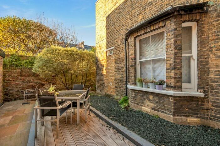 2 Bedroom Flat To Rent In Cowper Road, London, W3