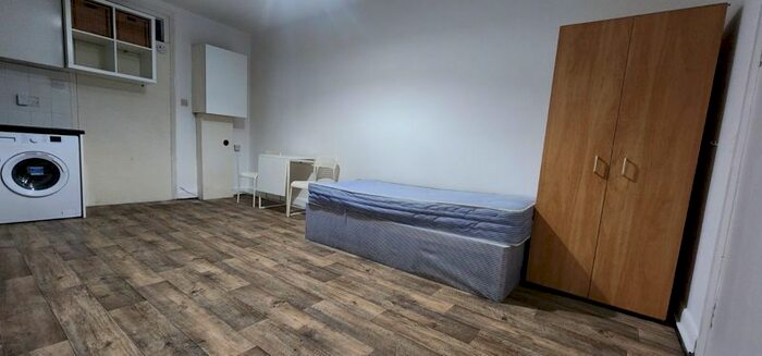 Studio To Rent In Myddleton Road, London, N22