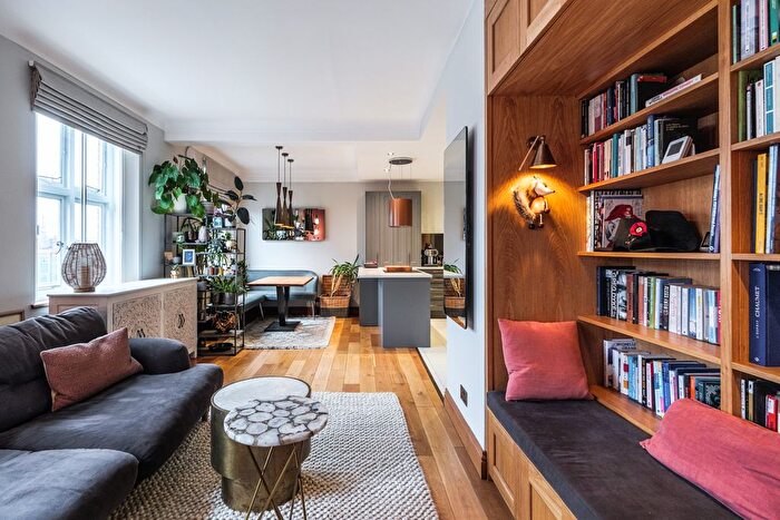 2 Bedroom Flat To Rent In St Gabriels Manor, Cormont Road, SE5