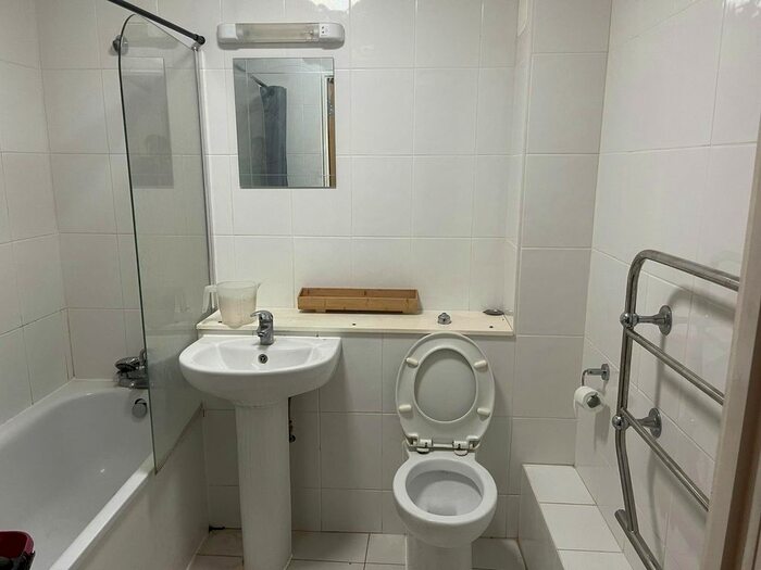 2 Bedroom Flat To Rent In Clements Road, Ilford, IG1