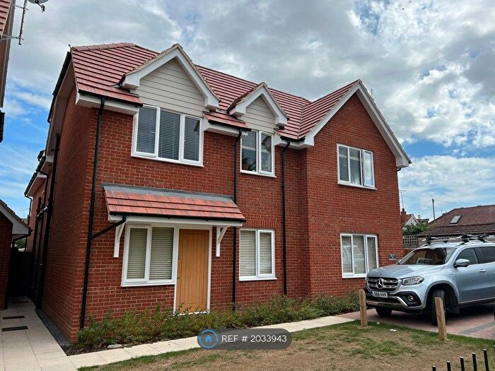 2 Bedroom Flat To Rent In Mill House, Westcliff-On-Sea, SS0
