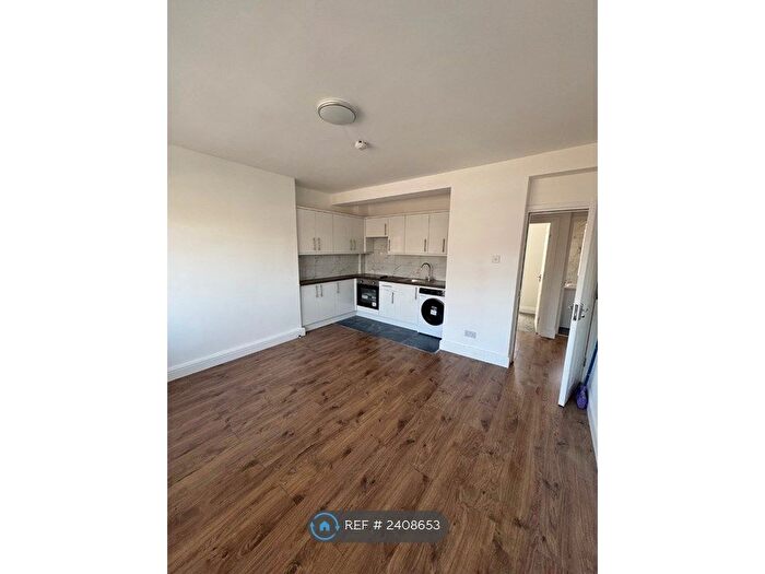 3 Bedroom Flat To Rent In Friary Estate, Peckham, SE15