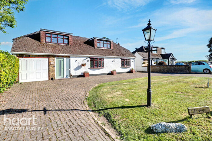 4 Bedroom Detached House For Sale In Harthall Lane, Hemel Hempstead, HP3