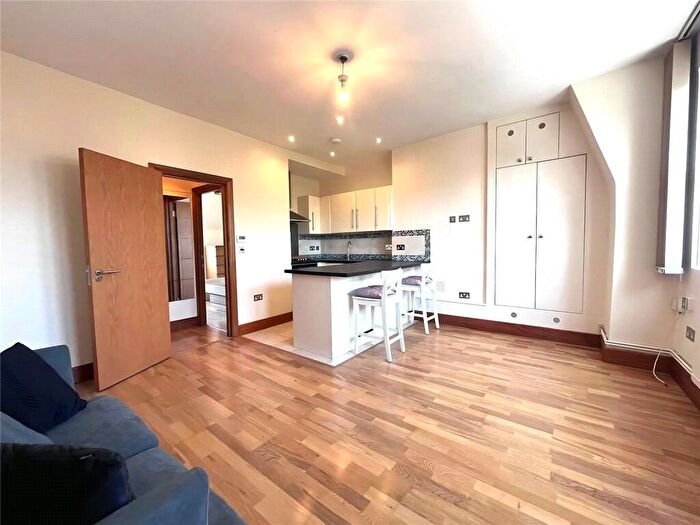 1 Bedroom Apartment To Rent In Queens Parade, Harringey, London, N8