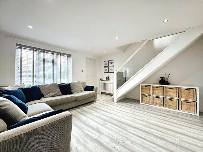 3 Bedroom End Of Terrace House For Sale In Farcrosse Close, Sandhurst, Berkshire, GU47