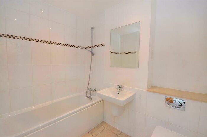 2 Bedroom Flat To Rent In Compton Street, Eastbourne, BN21