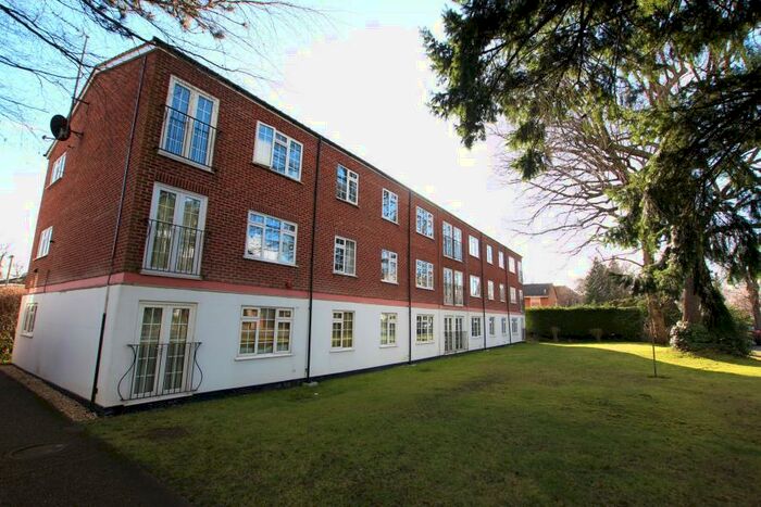 2 Bedroom Apartment To Rent In Woking, GU22