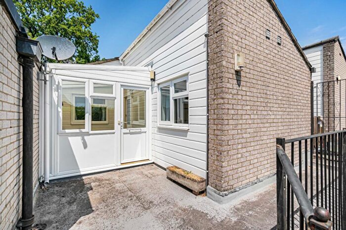2 Bedroom Flat For Sale In Oak Green Parade, Winchester Road, Four Marks, Hampshire, GU34
