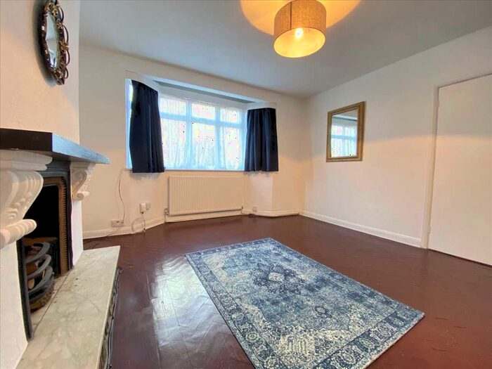 3 Bedroom Semi-Detached House To Rent In Greenford Avenue, London, W7