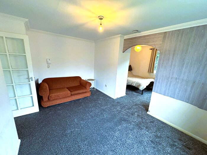 1 Bedroom Flat To Rent In Fenman Gardens, Ilford, IG3