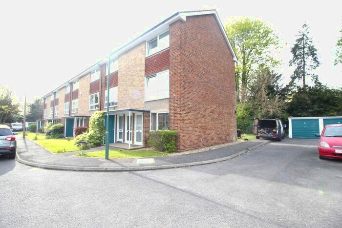 2 Bedroom Flat To Rent In Weymouth Court Grange Road, Sutton, Surrey, SM2