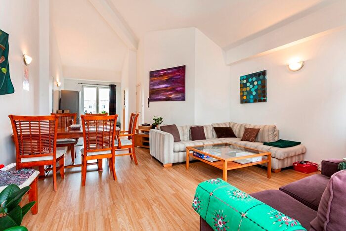 4 Bedroom Town House To Rent In Three Colt Street, London, E14