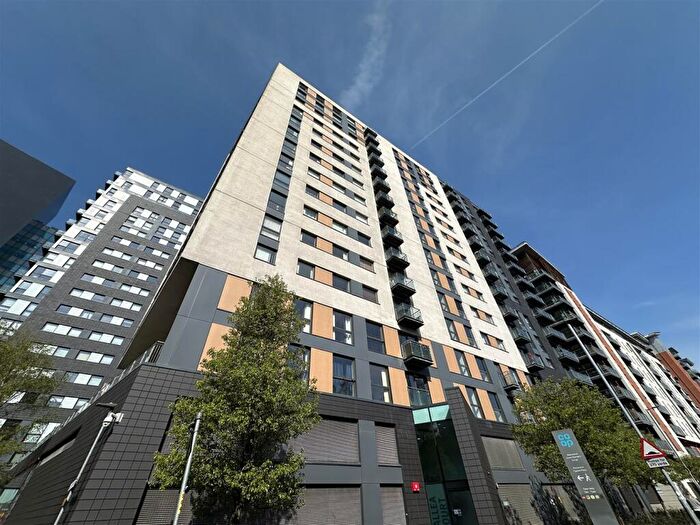 2 Bedroom Apartment For Sale In Vallea Court, Red Bank, Manchester, M4