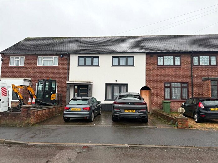 3 Bedroom House To Rent In Wednesbury Green, Romford, RM3
