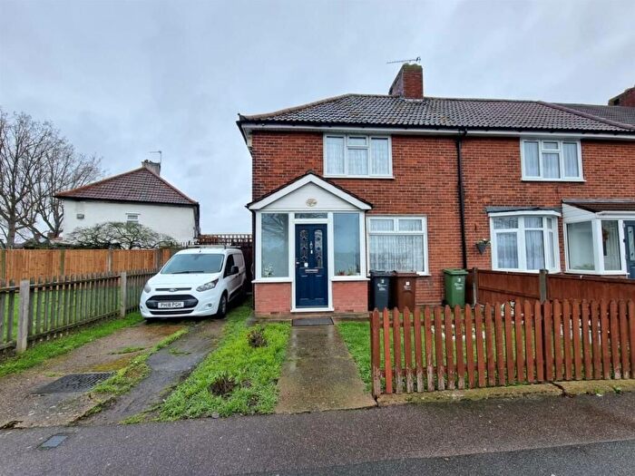 3 Bedroom End Of Terrace House To Rent In Porters Ave, RM8