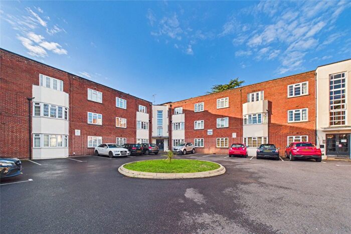 2 Bedroom Flat For Sale In Coley Avenue, Reading, Berkshire, RG1