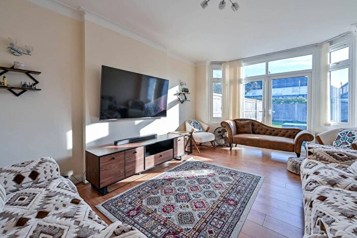 3 Bedroom Semi Detached House For Sale In Malden Way, New Malden, KT3