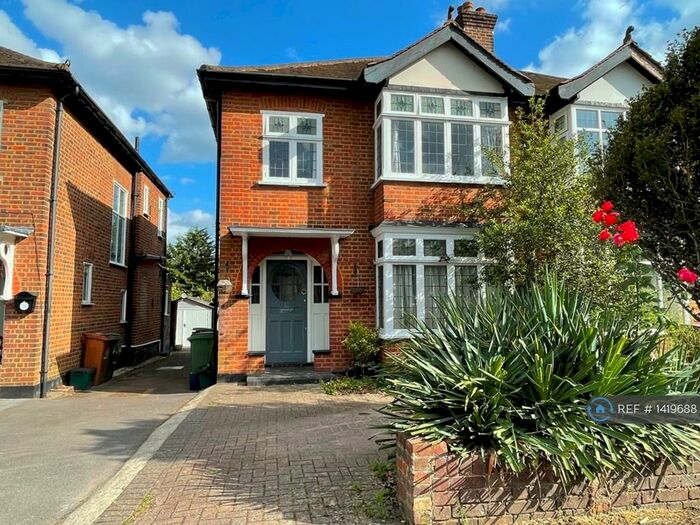 3 Bedroom Semi-Detached House To Rent In D'arcy Road, Cheam, Sutton, SM3