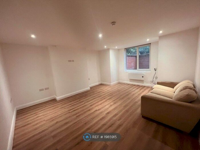 1 Bedroom Flat To Rent In Harehills Avenue, Leeds, LS8