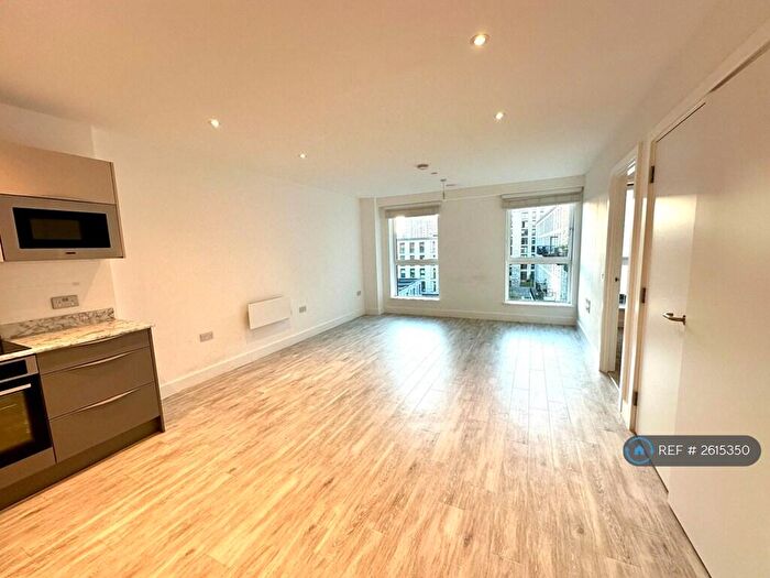1 Bedroom Flat To Rent In Chapel Street, Salford, M3