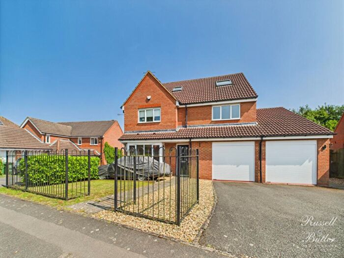6 Bedroom Detached House For Sale In Aris Way, Buckingham, MK18
