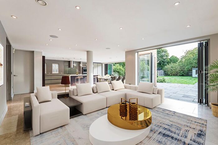 5 Bedroom Detached House To Rent In Grove End Lane, Esher, Surrey, KT10