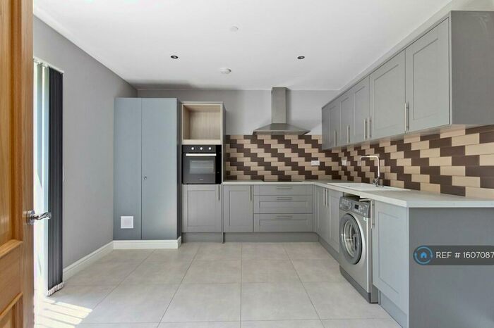 2 Bedroom Flat To Rent In Carlton House, Ebbw Vale, NP23