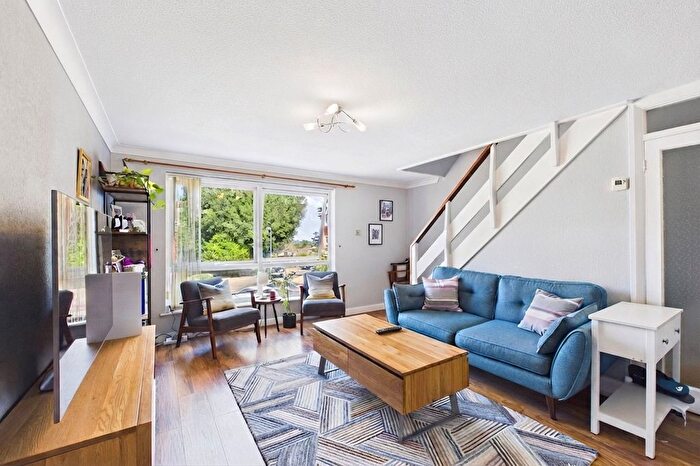 2 Bedroom Maisonette To Rent In Fernley Court, Maidenhead, Berkshire, SL6