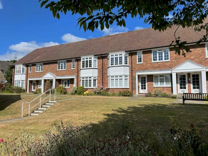 3 Bedroom Apartment To Rent In Cranbrook Court, Fleet, GU51