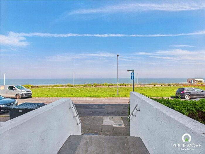 1 Bedroom Flat For Sale In Majestic Court, - Lewis Crescent, Margate, Kent, CT9