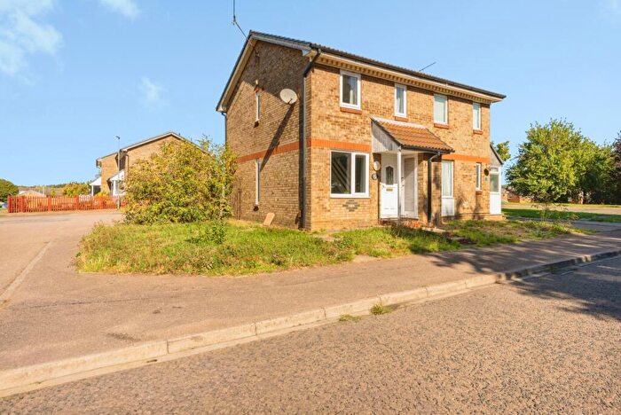 2 Bedroom Semi Detached House For Sale In Penda Close, Luton, LU3