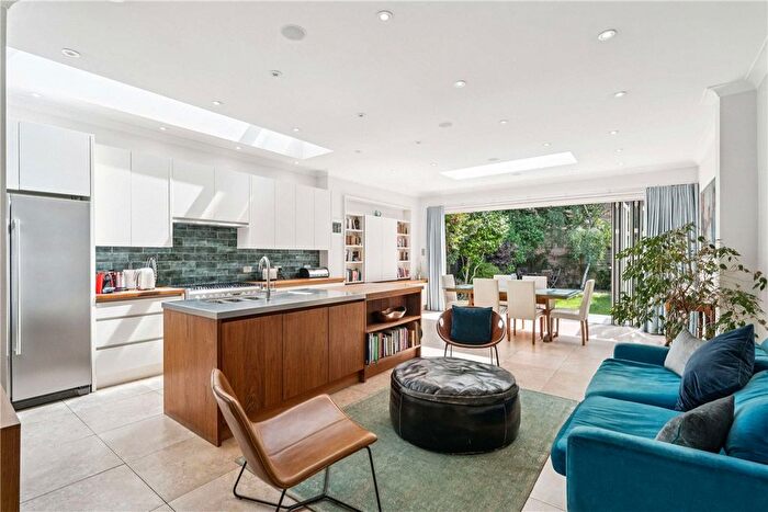 6 Bedroom End Of Terrace House For Sale In Cloncurry Street, London, SW6