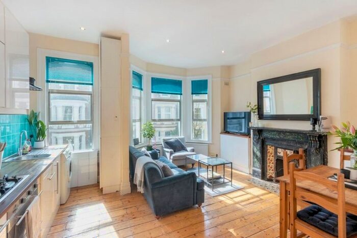 2 Bedroom Flat To Rent In Tregothnan Road, London, SW9